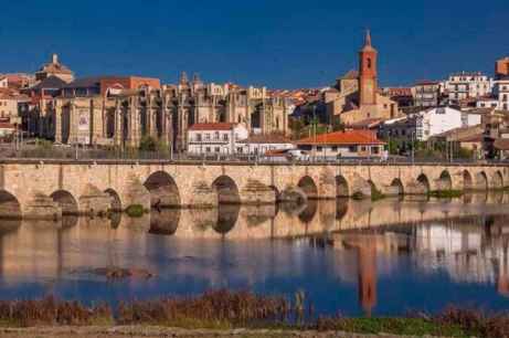 Un libro de la parroquia de Ágreda, a préstamo en exposición en Alba de Tormes