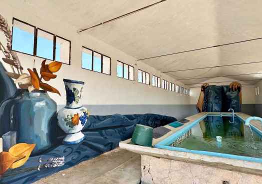 Marta Lapeña firma nuevo mural en el antiguo lavadero de Ólvega