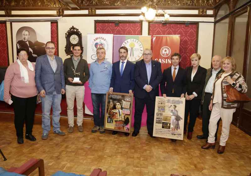 La Peña Taurina Soriana entrega trofeos de feria taurina de San Juan 2025