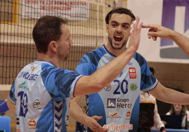 Los celestes suman su sexta victoria ante Cisneros y siguen en cabeza en Superliga