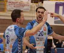 Los celestes suman su sexta victoria ante Cisneros y siguen en cabeza en Superliga