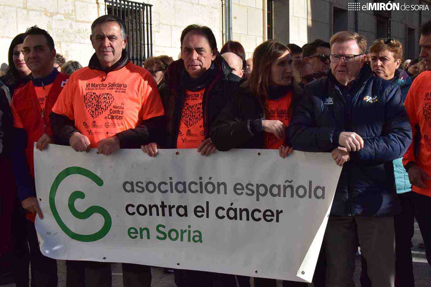En torno a 750 personas participan en VI Marcha contra el Cáncer en El Burgo