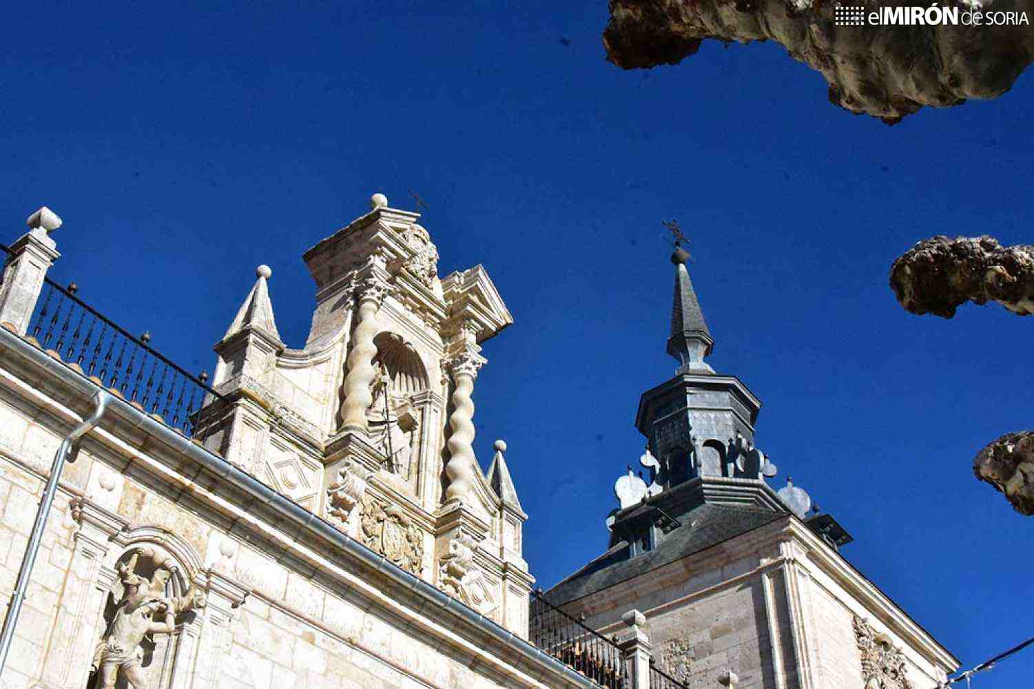 El alcalde de El Burgo felicita Navidad cantando villancico 