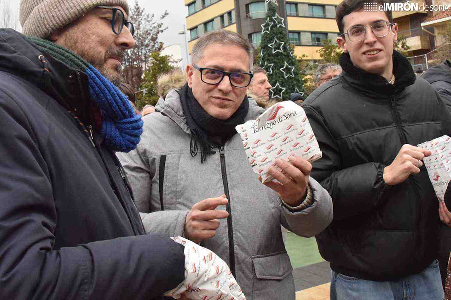 Ólvega acoge las torrezno-campanadas, con Paco Pil y Malena Gracia como padrinos