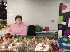 Asovica vende en mercado municipal sus productos artesanales “Delirios Fadess Shop” 