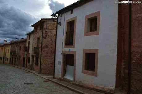 Dos traslados por inhalación de humo en incendio de vivienda en Retortillo de Soria
