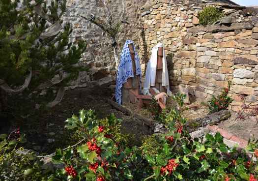 Tejas e ingenio en el Belén instalado en Segoviela