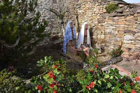 Tejas e ingenio en el Belén instalado en Segoviela