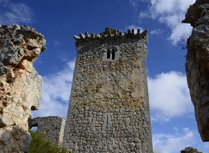 La Junta adjudica instalación de una pasarela en la senda del castillo de Ucero