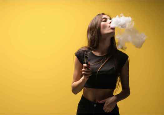 ¿Los jóvenes fuman menos o solo varían la forma en que lo hacen?