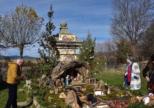 Lumbreras monta su Belén en la fuente