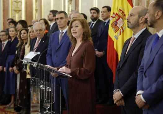 La presidenta del Congreso defiende adecuar Constitución a 