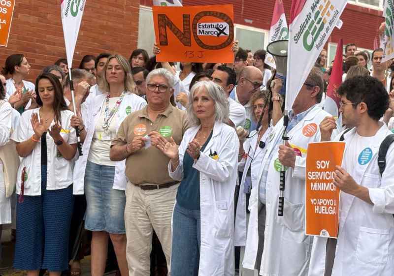 Seguimiento medio del 25 por viento en huelga de médicos en centros sanitarios de Junta
