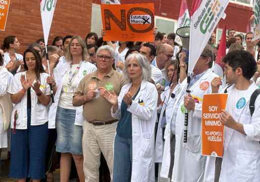 Seguimiento medio del 25 por viento en huelga de médicos en centros sanitarios de Junta