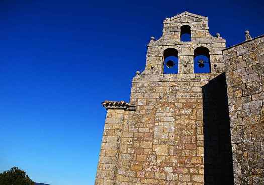 Paseo hasta la ermita de Nuestra Señora del Castillo, en El Royo
