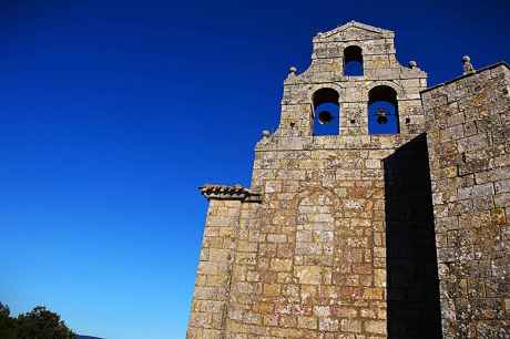 Paseo hasta la ermita de Nuestra Señora del Castillo, en El Royo