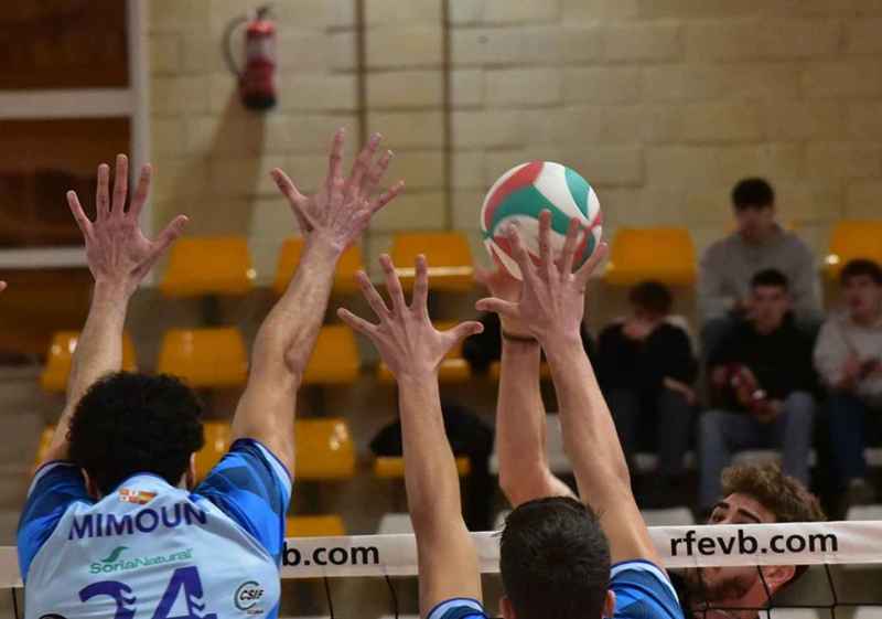 Playas de Benidorm asalta pabellón de Los Pajaritos 