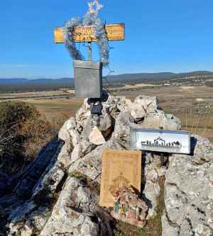 La Asociación de Amigos de Villaciervitos también sube el Belén