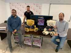 Cita solidaria de Sporting y Cáritas con lluvia de peluches