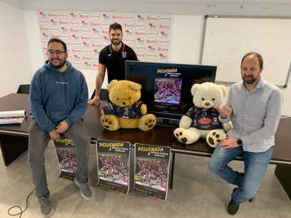 Cita solidaria de Sporting y Cáritas con lluvia de peluches