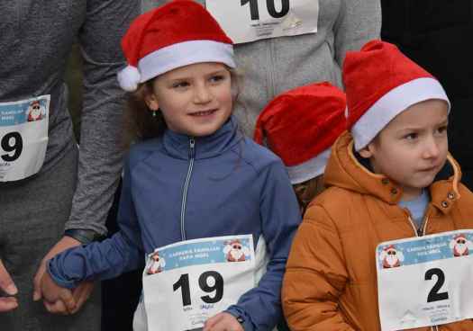 Cincuenta parejas en III Carrera familiar Papa Noel, en Golmayo