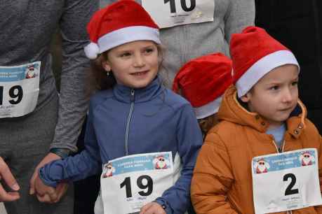 Cincuenta parejas en III Carrera familiar Papa Noel, en Golmayo