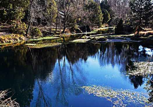 La Fuentona, la limpísima y surgente laguna donde nace el río Abión 