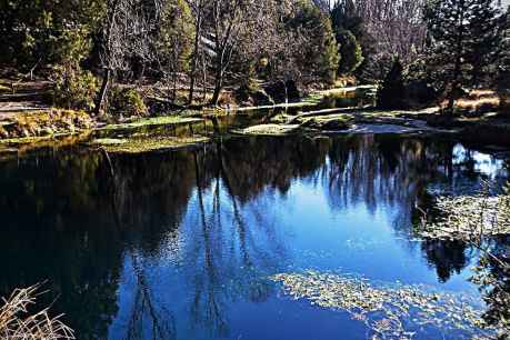 La Fuentona, la limpísima y surgente laguna donde nace el río Abión 