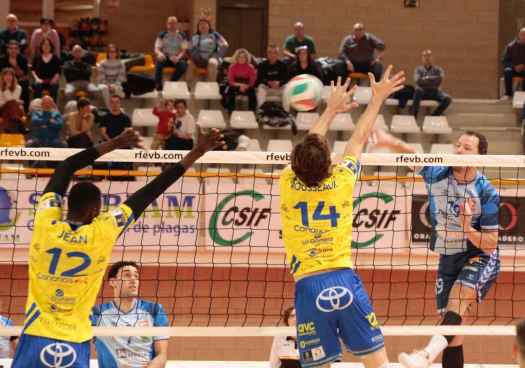 Los celestes terminan con imbatibilidad de líder Guaguas (3-1)