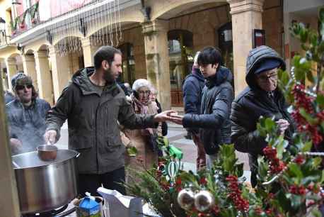 ASPACE Soria reparte chocolate en su mercadillo solidario