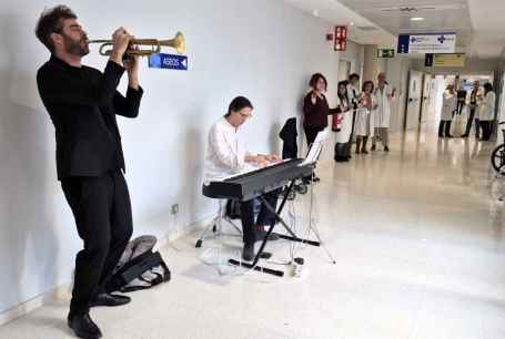 Deporte y música se acercan por Navidad al hospital Santa Bárbara de Soria