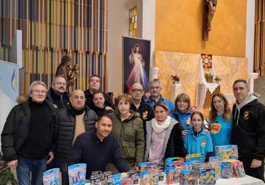 Aesclick vuelve a donar juguetes a niños de parroquia de Camaretas