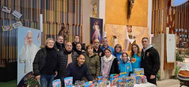 Aesclick vuelve a donar juguetes a niños de parroquia de Camaretas