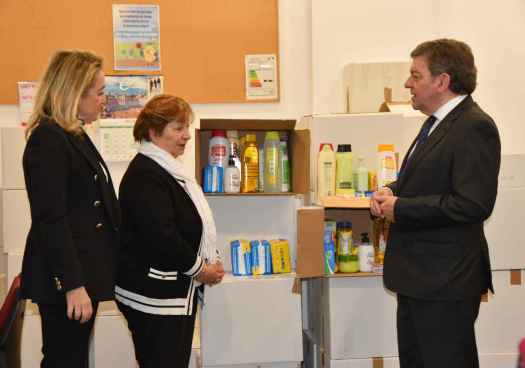 Una tonelada de productos básicos de higiene para personas más vulnerables en África Occidental