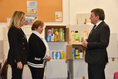 Una tonelada de productos básicos de higiene para personas más vulnerables en África Occidental