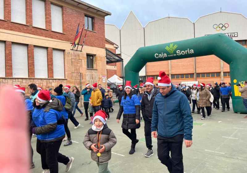Trescientas personas participan en tercera edición de carrera solidaria de San Leonardo