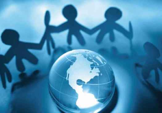 Para una persona libre; todo el mundo es su hogar