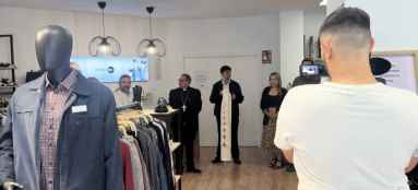Moda re-, la única tienda de segunda mano en Soria, duplica su superficie comercial