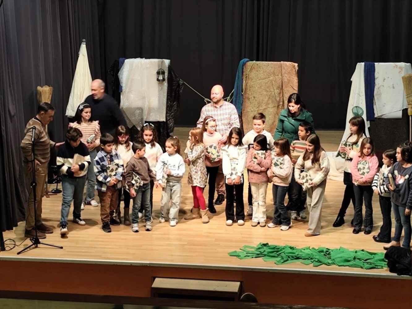 Festival infantil navideño para premiar mejores cuentos y tarjetas de Navidad en El Burgo