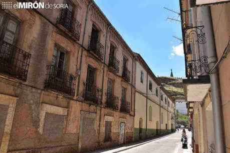 Cuatro personas intoxicadas por humo en incendio en Arcos de Jalón