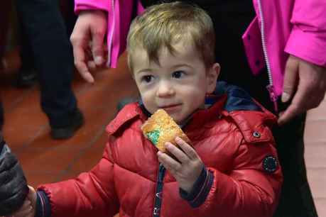 La asociación de vecinos del Calaverón, de Soria, reparte roscón y chocolate