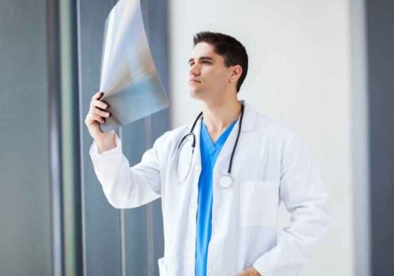 El TSJ-CyL reconoce a médicos y enfermeros de área el abono íntegro de permisos y vacaciones