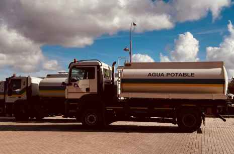 Los camiones cisterna de Diputación reparten en 2025 la mitad de agua que en 2024