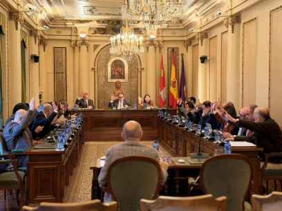 La Diputación saca a subasta vehículos y maquinaria de Vías provinciales