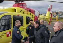 Mañueco presenta los nuevos helicópteros de emergencias sanitarias 