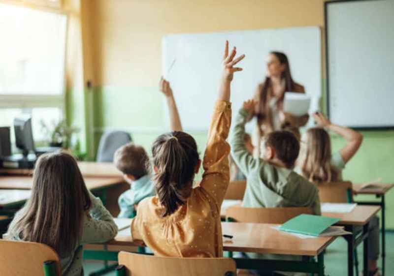 STEs-i apunta en encuesta problemas que sufren maestros y profesores en España