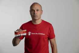 Andrés Iniesta se convierte en embajador de Save the Children España