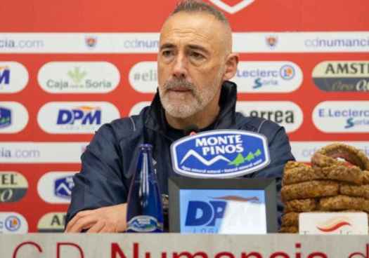 El entrenador del Numancia pide apoyo a la afición para ganar al Bergantiños