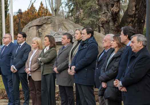 Mañueco firma decreto de convocatoria de elecciones autonómicas para el 15 de marzo