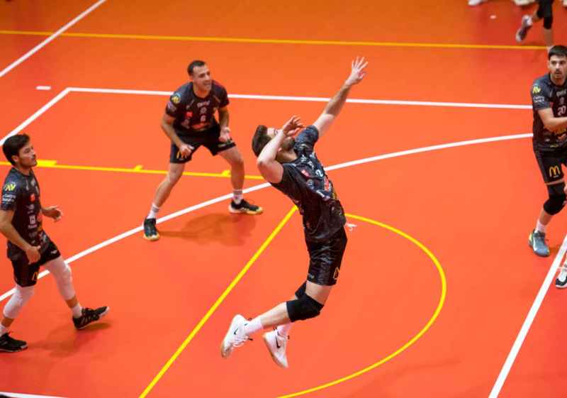 El Sporting acrecienta su ventaja en liderato tras victoria frente a su principal rival